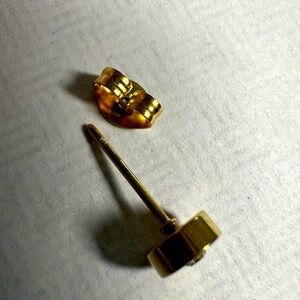 1 pair of 18k Yellow Gold filled 6mm Stud Earrings